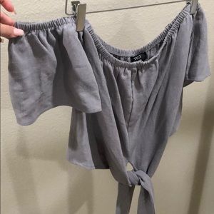 Off shoulder knot crop top